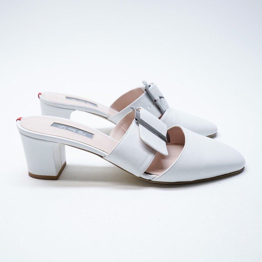 SJP by Sarah Jessica Parker Women's 8.5 Hita Almond Toe Block Heel Mule White